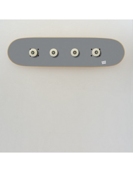 Original Wandgarderobe für einen Skateboarder Original Wandgarderobe für einen Skateboarder