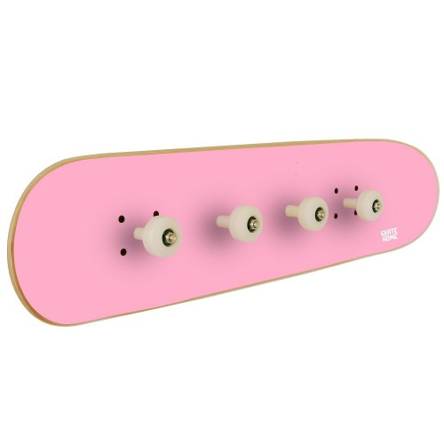 Verlängerte Garderobe mit Skateboard-Deck und Rädern Verlängerte Garderobe mit Skateboard-Deck und Rädern