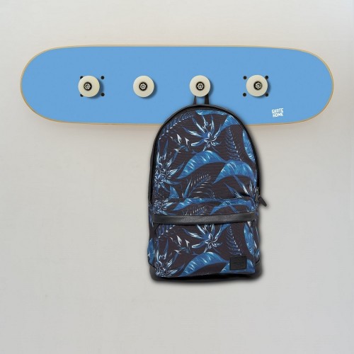 Garderobe um einem Skateboard-Enthusiasten Garderobe um einem Skateboard-Enthusiasten