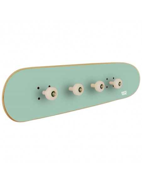 Garderobe für Jugendzimmer mit Skateboard Garderobe für Jugendzimmer mit Skateboard