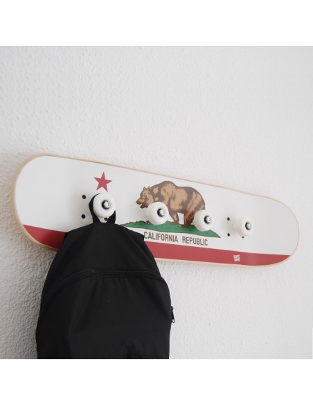 Kalifornien-Flagge auf wandgarderobe für Jugendliche für skaten themed Zimmer Kalifornien-Flagge auf wandgarderobe für Jugendliche für skaten themed Zimmer