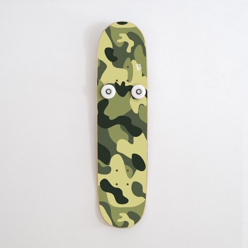 Porte-manteau vertical pour les murs avec un petit espace Porte-manteau vertical pour les murs avec un petit espace