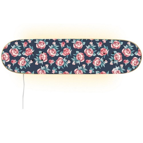 Skate Lampe aus kleinen Rosen für das Geschenk eines Skatermädchens Skate Lampe aus kleinen Rosen für das Geschenk eines Skatermädchens