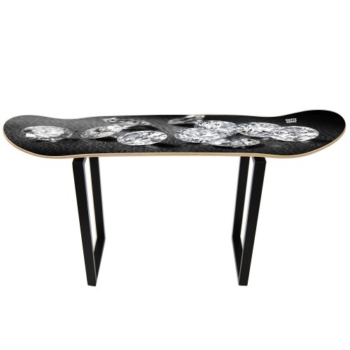Skateboard furniture in diamonds to give a touch of luxury to your home.