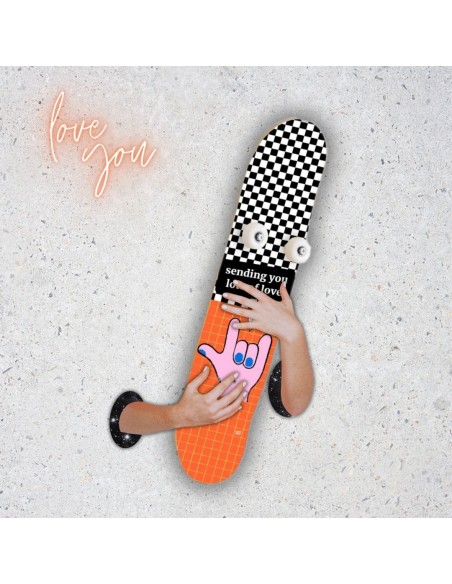 Vertical Porte-manteau Skateboard Handplant, lots of love
