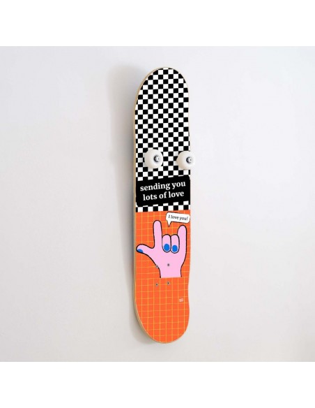 Vertical Porte-manteau Skateboard Handplant, lots of love